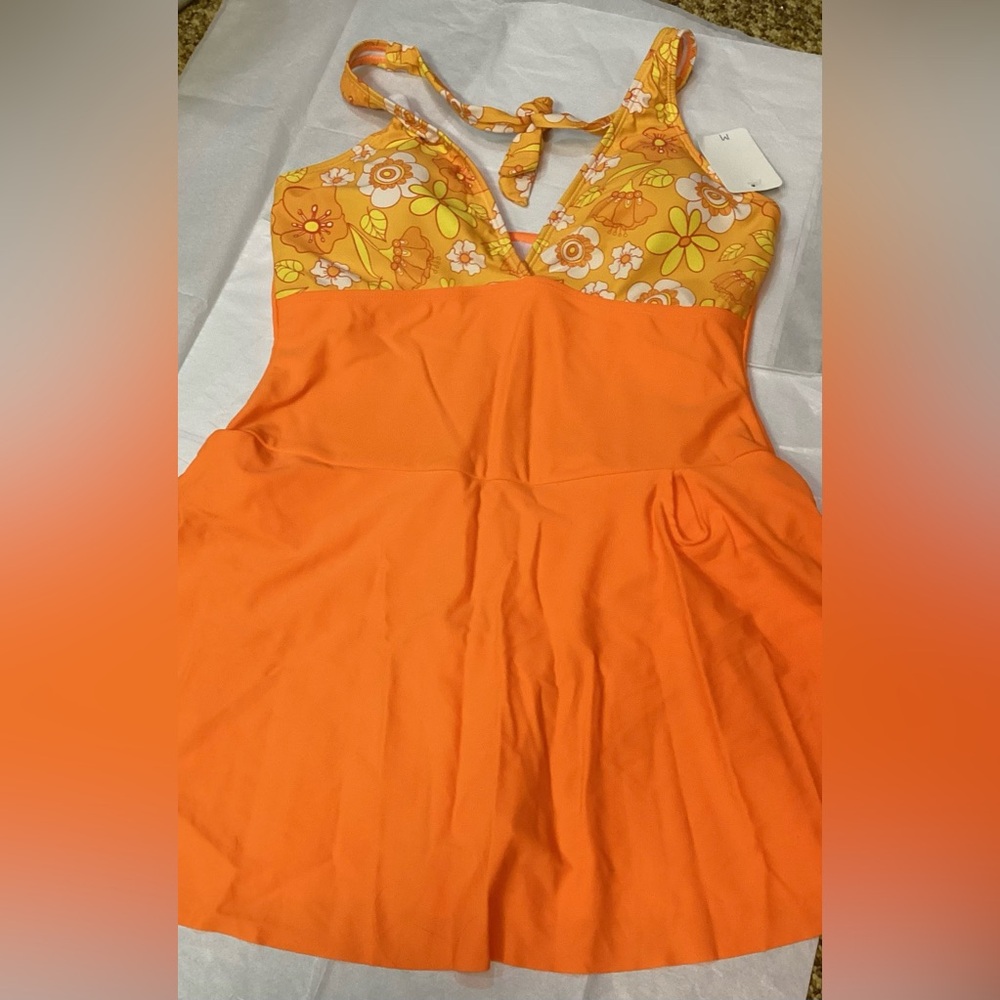 NWT women’s size medium swimsuit.